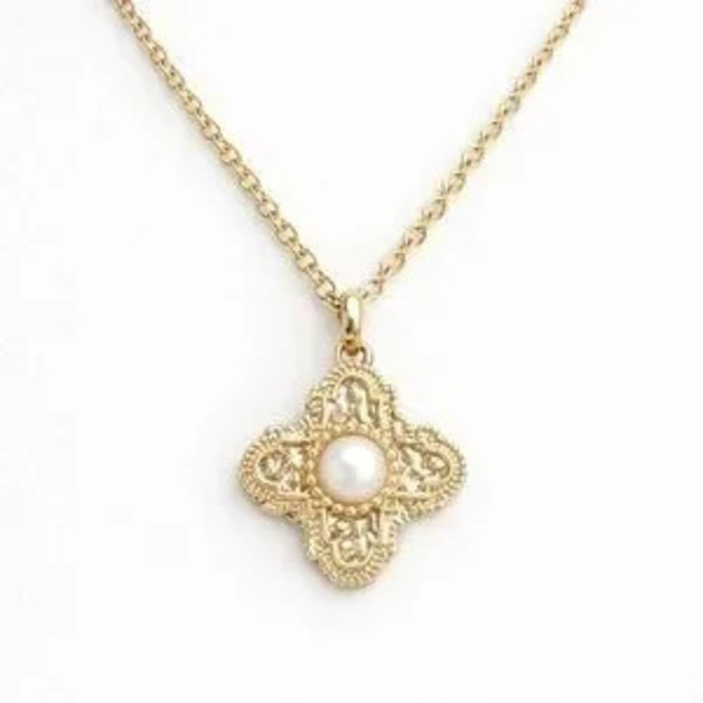 Luxury Gold Tone Pendant Necklace With Pearl Accent